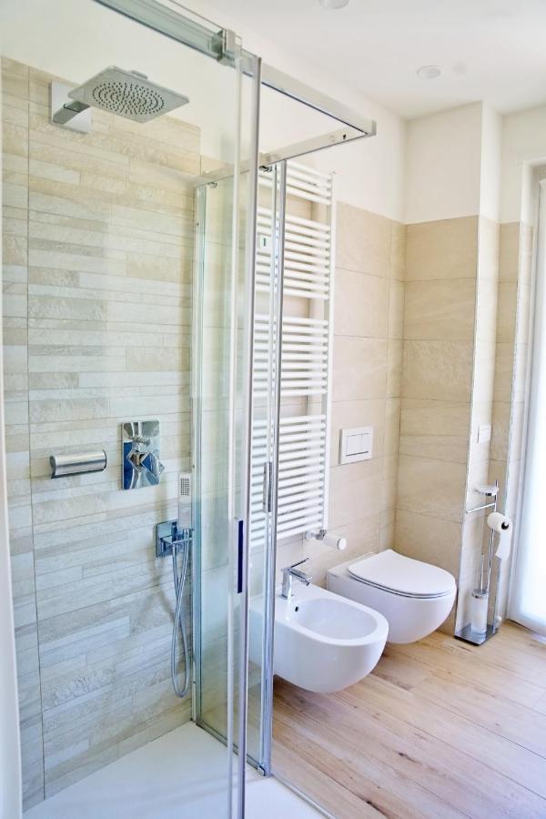 The Blue - Lake / City View Modern Apt Near Villa Olmo โกโม ภายนอก รูปภาพ